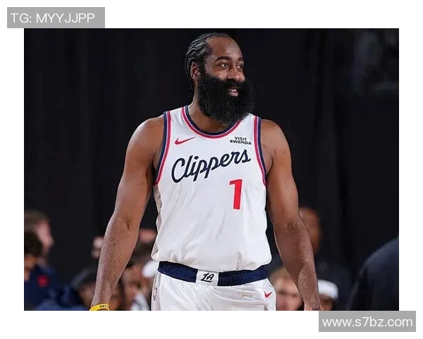 詹姆斯·哈登狂砍41分三双,快船队险胜背后暴露防守漏洞与球队化学反应隐忧 詹姆斯·哈登狂砍41分三双,快船队险胜背后暴露防守漏洞与球队化学反应隐忧