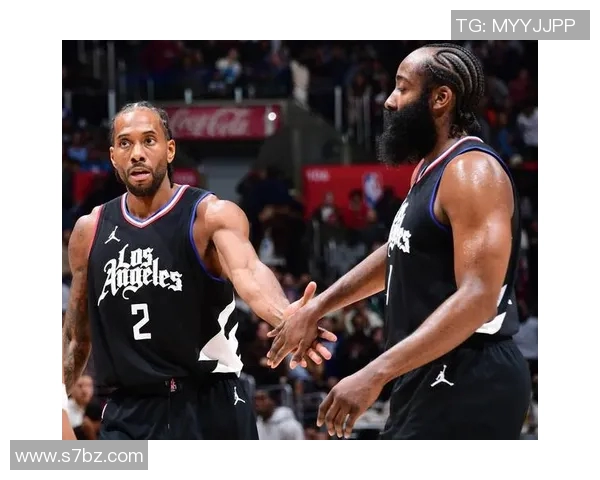 76人对阵雷霆精彩回顾一月赛季交锋的关键时刻与精彩瞬间解析 76人对阵雷霆精彩回顾一月赛季交锋的关键时刻与精彩瞬间解析